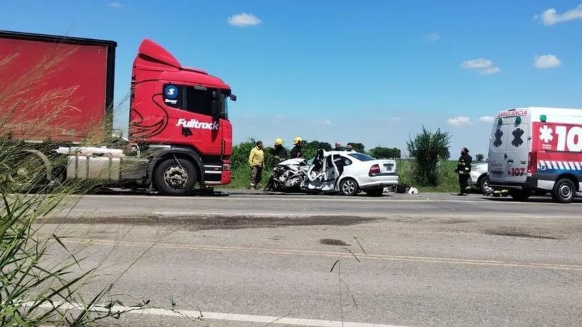 Así quedó el vehículo Chevrolet. Gentileza Ruta 11 en emergencia. Así quedó el vehículo Chevrolet. Gentileza Ruta 11 en emergencia.