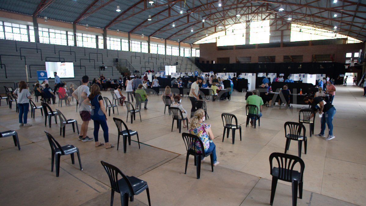 La provincia de Santa Fe ya vacunó al 50% de los docentes.&nbsp;