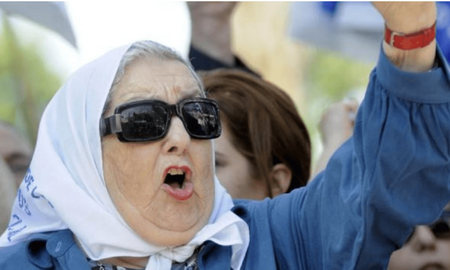 La Asociación Madres de Plaza de Mayo convocó este miércoles a participar este jueves de su tradicional ronda de los jueves para homenajear la memoria y legado de quien fue su presidenta desde 1979, Hebe de Bonafini. La Asociación Madres de Plaza de Mayo convocó este miércoles a participar este jueves de su tradicional ronda de los jueves para homenajear la memoria y legado de quien fue su presidenta desde 1979, Hebe de Bonafini.