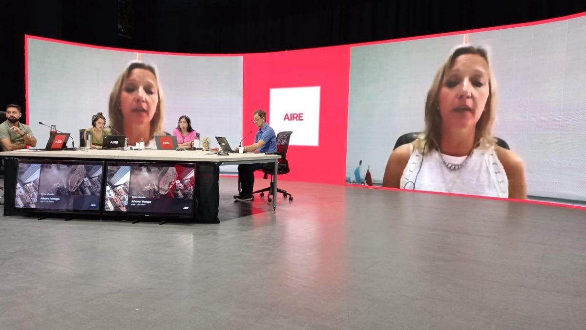 El presidente Alberto Fernández junto a Luana Volnovich