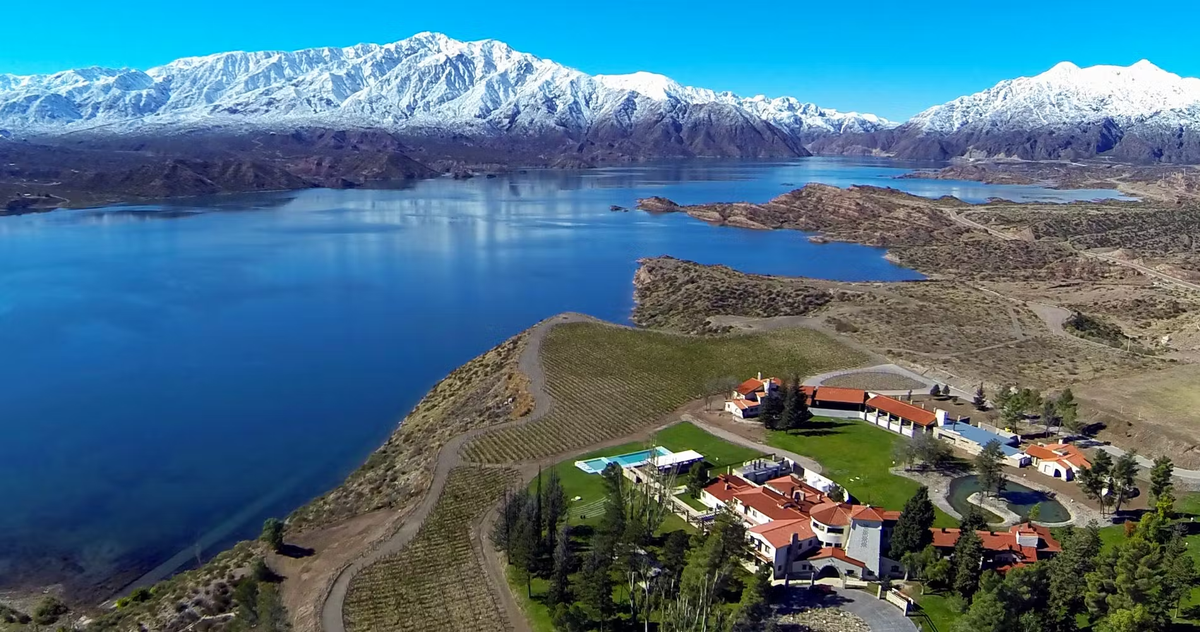 Mendoza es el mejor destino para un fin de semana largo fuera de la ciudad. Mendoza es el mejor destino para un fin de semana largo fuera de la ciudad.