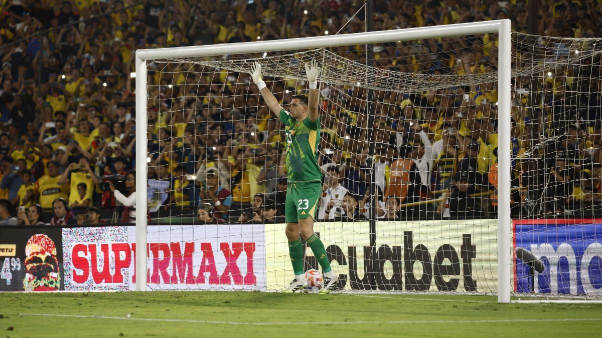 El Dibu Martínez explotó de la bronca tras la derrota de Argentina contra Ecuador: Los árbitros...