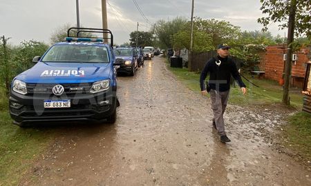 Este viernes alrededor de las 16, comenzó un nuevo operativo de búsqueda en barrio Varadero Sarsotti. Este viernes alrededor de las 16, comenzó un nuevo operativo de búsqueda en barrio Varadero Sarsotti.