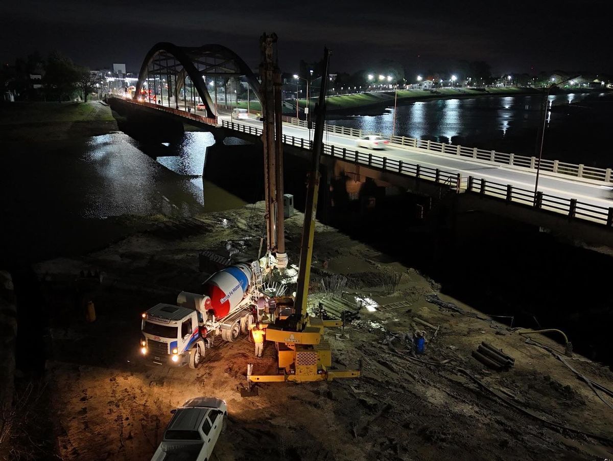 De día y de noche, avanza a paso firme la construcción del nuevo puente Santa Fe - Santo Tomé. De día y de noche, avanza a paso firme la construcción del nuevo puente Santa Fe - Santo Tomé.
