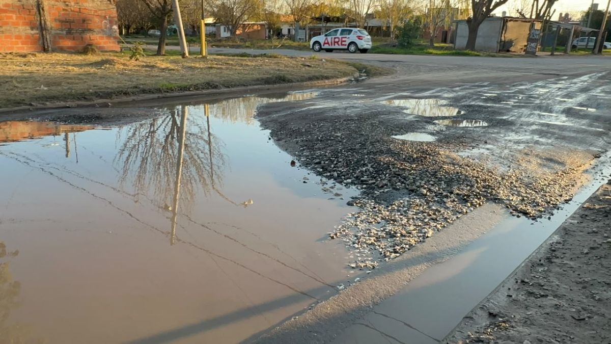 Vecinos de barrio Nueva Esperanza reclaman por el estado de la calle.