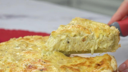 Receta fácil y económica: tarta de queso y cebolla para sorprender a la familia
