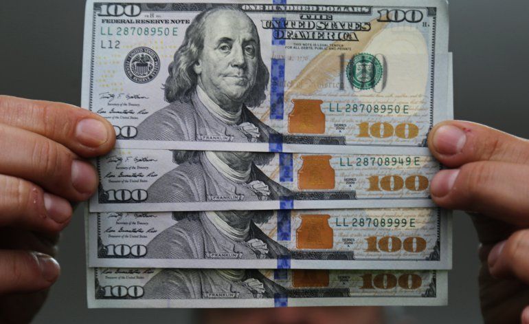 Las medidas del Gobierno para frenar el dólar y cómo impactan en tu economía