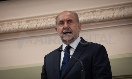 Ante la consulta de AIRE, respecto a las negociaciones, el mandatario dijo ser “optimista” y aseguró que defiende “los intereses de Santa Fe”. Ante la consulta de AIRE, respecto a las negociaciones, el mandatario dijo ser “optimista” y aseguró que defiende “los intereses de Santa Fe”.