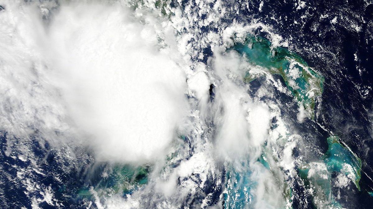 Bonnie se localizaba a 160 kilómetros al este-sureste de Bluefields, principal puerto de la costa del Caribe sur de Nicaragua, donde las autoridades agilizaban los planes de evacuación.