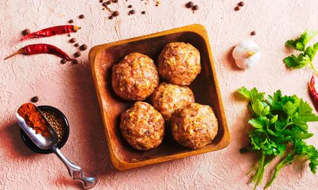 Cómo hacer albóndigas agridulces de cerdo con salsa y vegetales. Cómo hacer albóndigas agridulces de cerdo con salsa y vegetales.