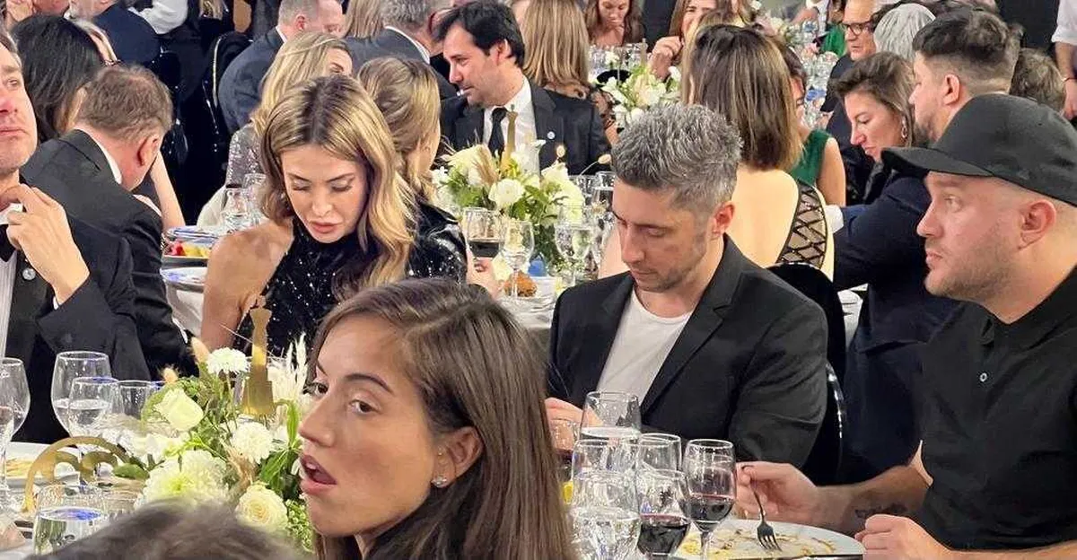 La incomodidad de Jesica Cirio con la presencia de Jey Mammon en los Martín Fierro 2023. La incomodidad de Jesica Cirio con la presencia de Jey Mammon en los Martín Fierro 2023.