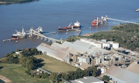 La Cámara de la Industria Aceitera de la República Argentina emitió un duro comunicado contra el presidente Alberto Fernández por el anuncio de la suba de retenciones. La Cámara de la Industria Aceitera de la República Argentina emitió un duro comunicado contra el presidente Alberto Fernández por el anuncio de la suba de retenciones.