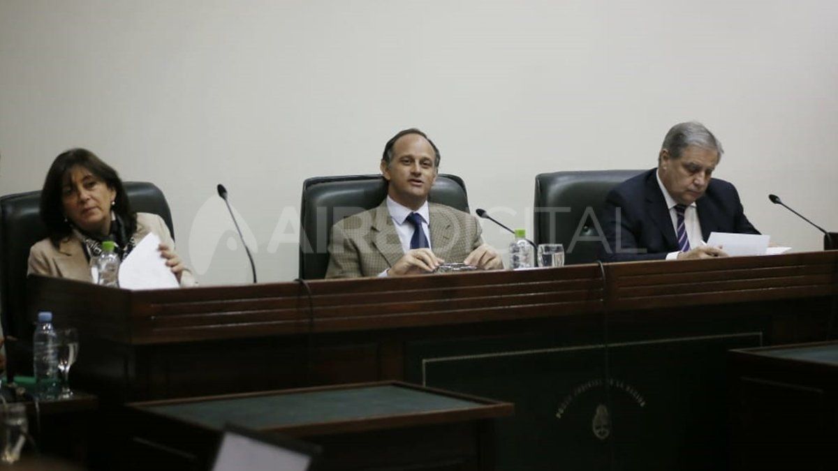 Los jueces que resolvieron extender la preventiva: María Ivón Vella, Luciano Lauría y José María Escobar Cello.