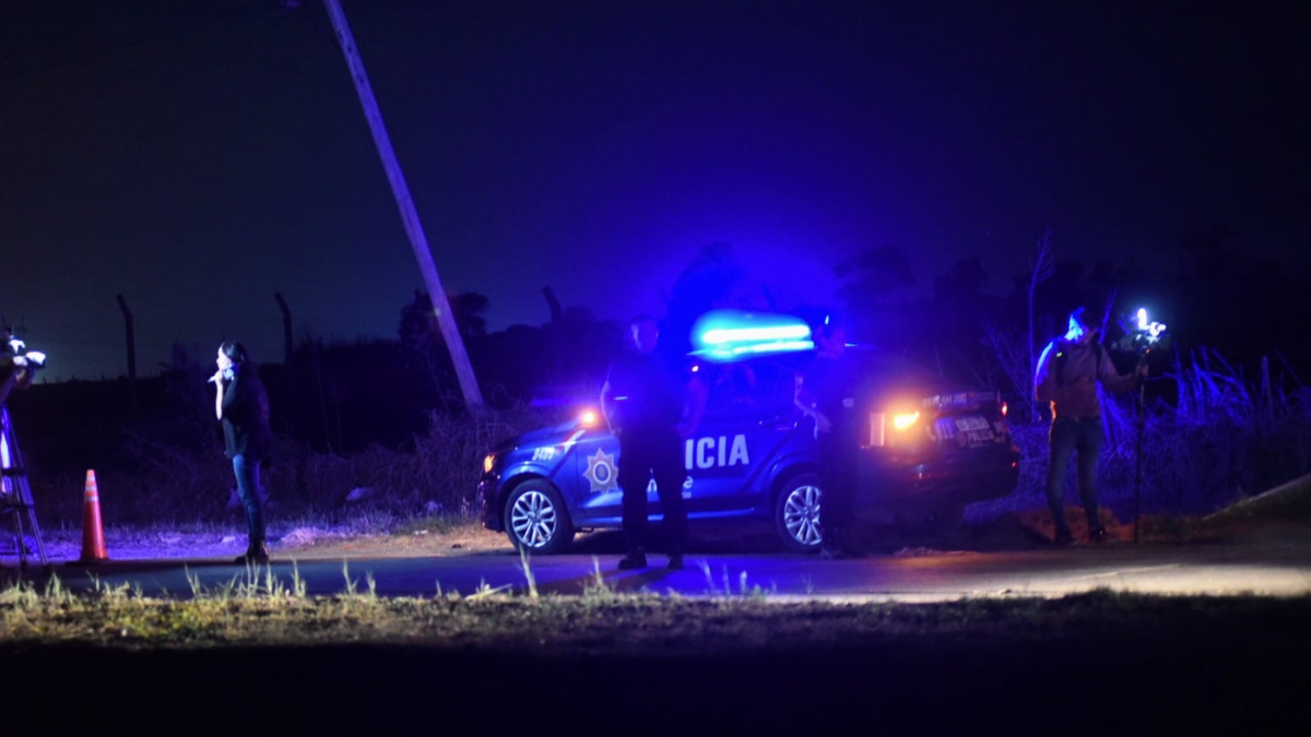 Asesinan a una mujer y dejan herida a otra joven tras un ataque a balazos en Rosario.