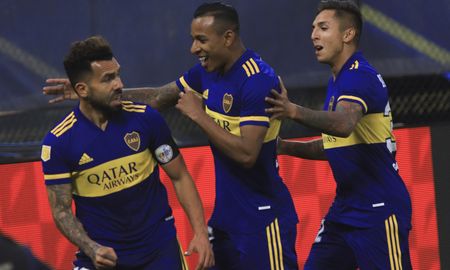 Carlos Tevez abrió la cuenta para el elenco xeneize, a los 10 minutos del primer tiempo. Carlos Tevez abrió la cuenta para el elenco xeneize, a los 10 minutos del primer tiempo.