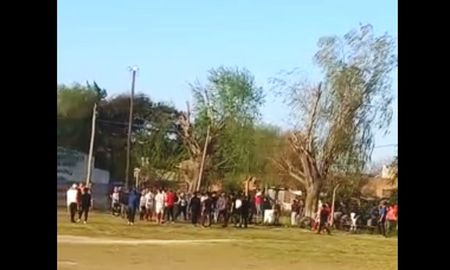 El encuentro se disputó en la cancha de Defensores de Peñaloza, en Regis Martínez 3900. El encuentro se disputó en la cancha de Defensores de Peñaloza, en Regis Martínez 3900.