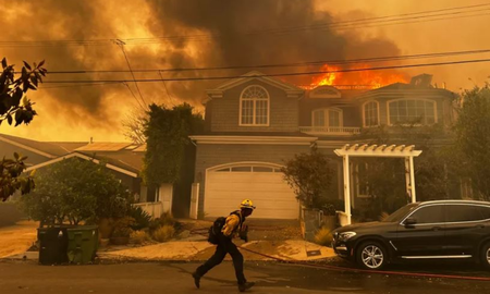 Voraz incendio en California: más de 30 mil evacuados Voraz incendio en California: más de 30 mil evacuados