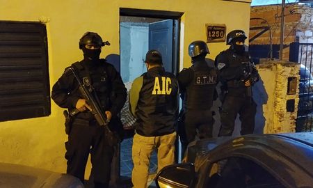 La AIC realizó allanamientos contra el narcotráfico en Rosario. La AIC realizó allanamientos contra el narcotráfico en Rosario.