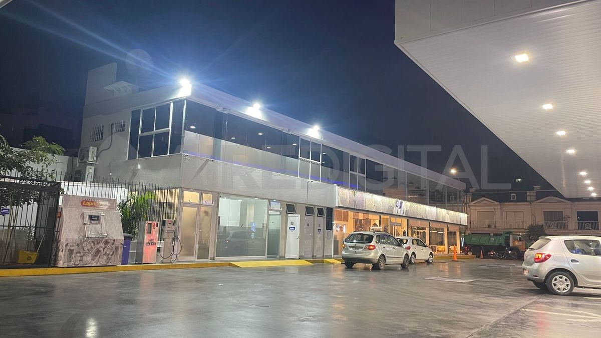 La estación de servicios donde asaltaron al playero está ubicada en Francia y Mendoza. La estación de servicios donde asaltaron al playero está ubicada en Francia y Mendoza.