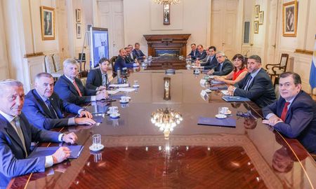 El presidente Alberto Fernández encabezó una nueva reunión con gobernadores para coordinar una respuesta conjunta al fallo de la Corte Suprema. El presidente Alberto Fernández encabezó una nueva reunión con gobernadores para coordinar una respuesta conjunta al fallo de la Corte Suprema.