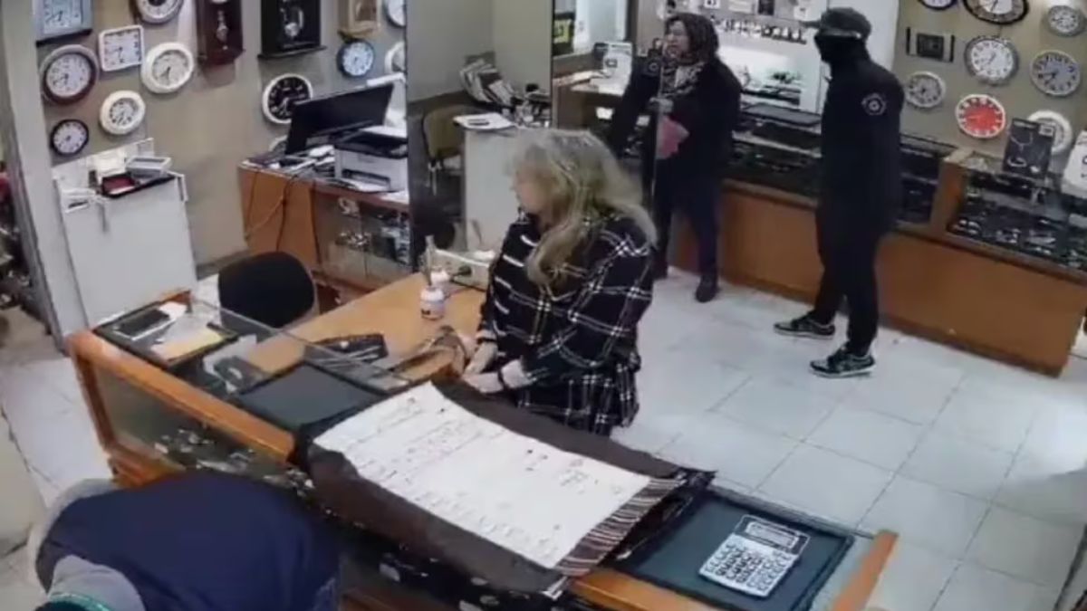 Ocurrió en una joyería de Sarmiento y Córdoba