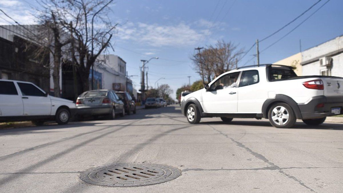 El desagüe Espora involucra en forma directa a los barrios Transporte, San José, San Martín, Belgrano y Cabal.