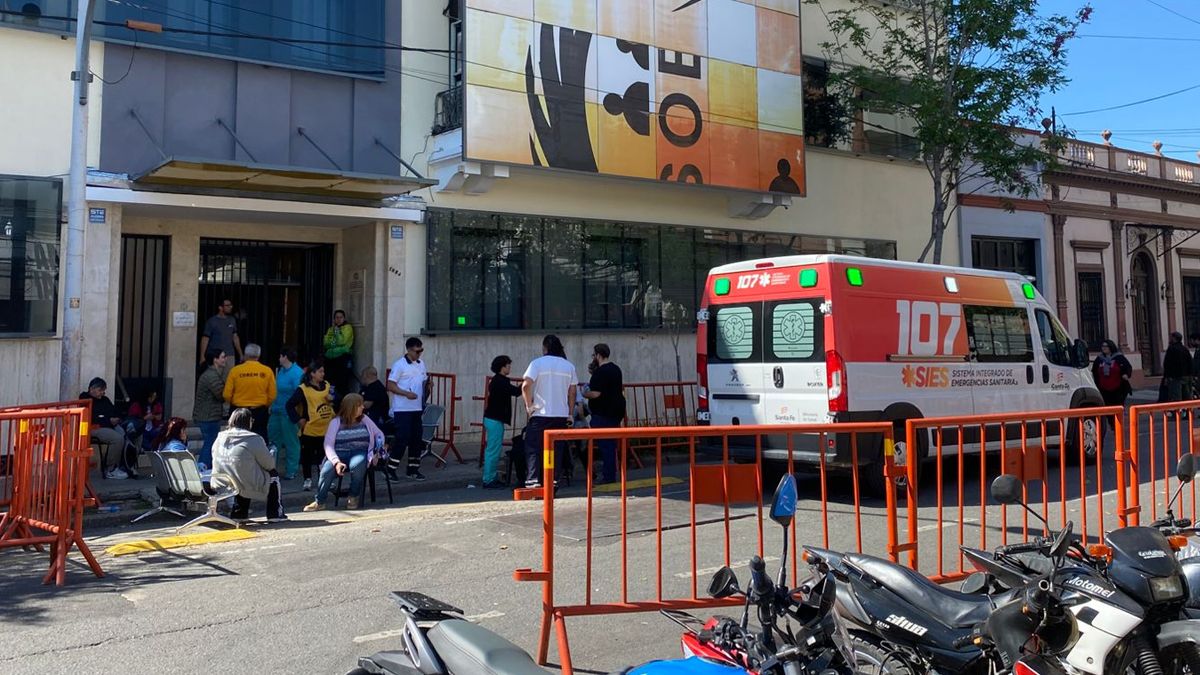 Más de 15 personas fueron asistidas por ambulancias del 107 y Cobem tras inhalar gas pimienta de forma accidental en la asamblea de Asoem.