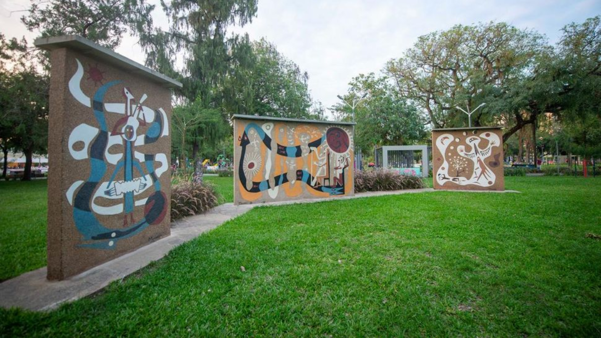Ubicada a orillas del río Paraná, la ciudad de Resistencia es conocida por contar con miles de esculturas en toda la ciudad. Ubicada a orillas del río Paraná, la ciudad de Resistencia es conocida por contar con miles de esculturas en toda la ciudad.