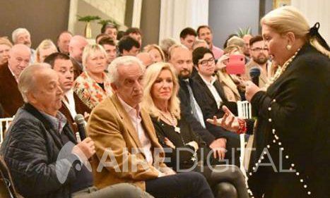 Carrió fustigó a Corral: “Está en cosas oscuras” y “es el falso cambio”