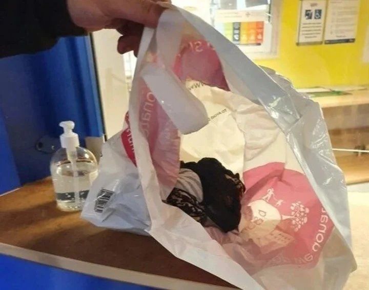 Ropa interior. Hallada debajo de la cama, de acuerdo al relato de la familia. Foto: Peter Ashman.