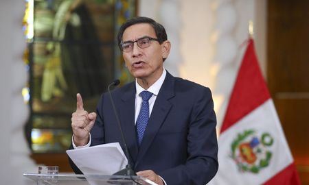 El presidente de Perú, Martín Vizcarra, negó las acusaciones en su contra y enfatizó que no recibió ningún soborno por ninguna obra. El presidente de Perú, Martín Vizcarra, negó las acusaciones en su contra y enfatizó que no recibió ningún soborno por ninguna obra.