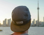 Usar gorra todos los días: un hábito común que puede decir mucho más de lo que parece. Usar gorra todos los días: un hábito común que puede decir mucho más de lo que parece.