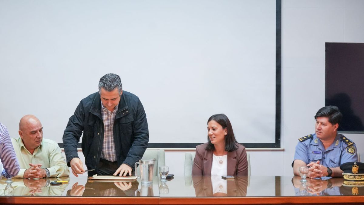 Seguridad: siete empresas ofertaron para dotar de indumentaria deportiva a los cadetes del Isep