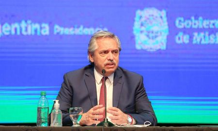 Alberto Fernández aseguró que no es intención del Gobierno que el peso pierda valor más allá del ritmo de la inflación. Alberto Fernández aseguró que no es intención del Gobierno que el peso pierda valor más allá del ritmo de la inflación.