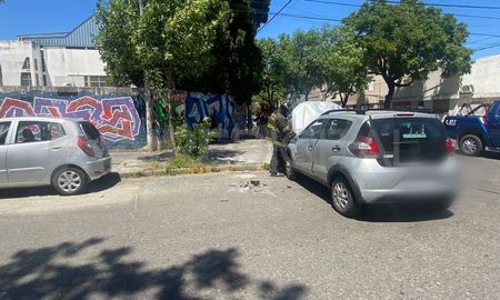 Choque y vuelco frente a la Escuela Normal Choque y vuelco frente a la Escuela Normal