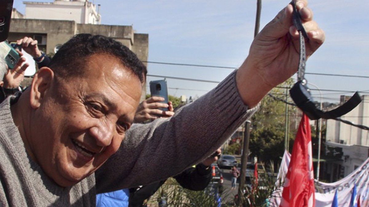 DElía había anticipado que iba a transmitir por sus redes sociales el corte de la tobillera.