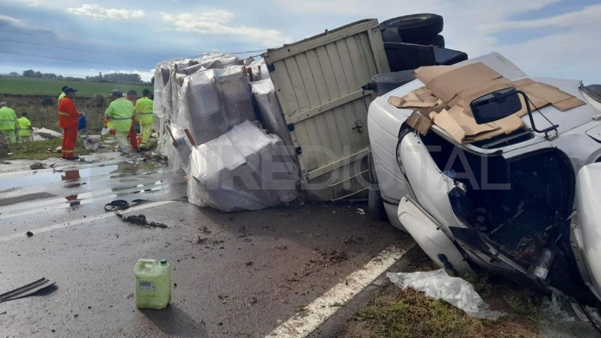 El accidente se produjo sobre Autopista Rosario - Santa Fe en la mano hacia el norte.