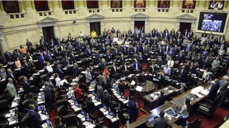 En un Congreso casi paralizado por la campaña, los diputados se aumentaron un 32% sus dietas
