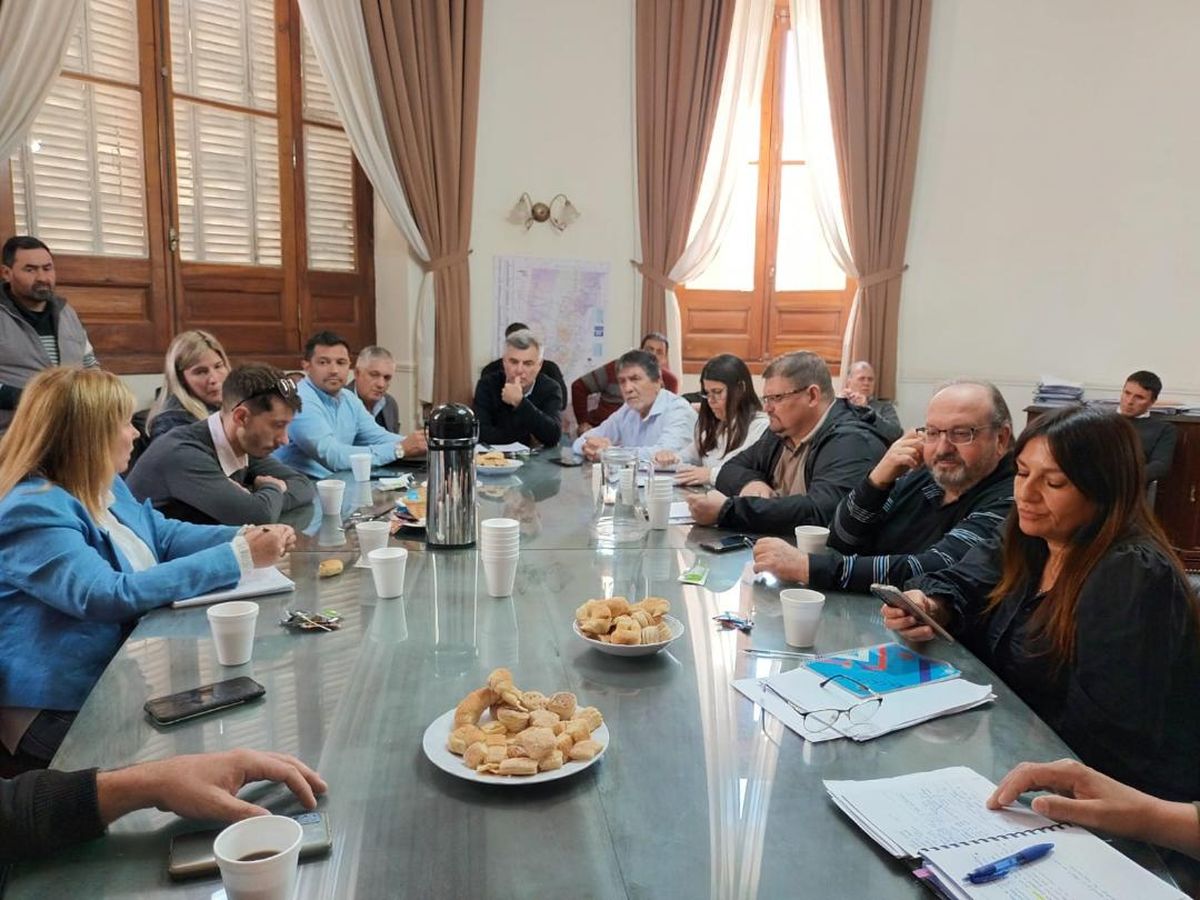 Festram aseguró que la mejora ofrecida para el mes de setiembre por intendentes y presidentes comunales no resultó satisfactoria. Festram aseguró que la mejora ofrecida para el mes de setiembre por intendentes y presidentes comunales no resultó satisfactoria.