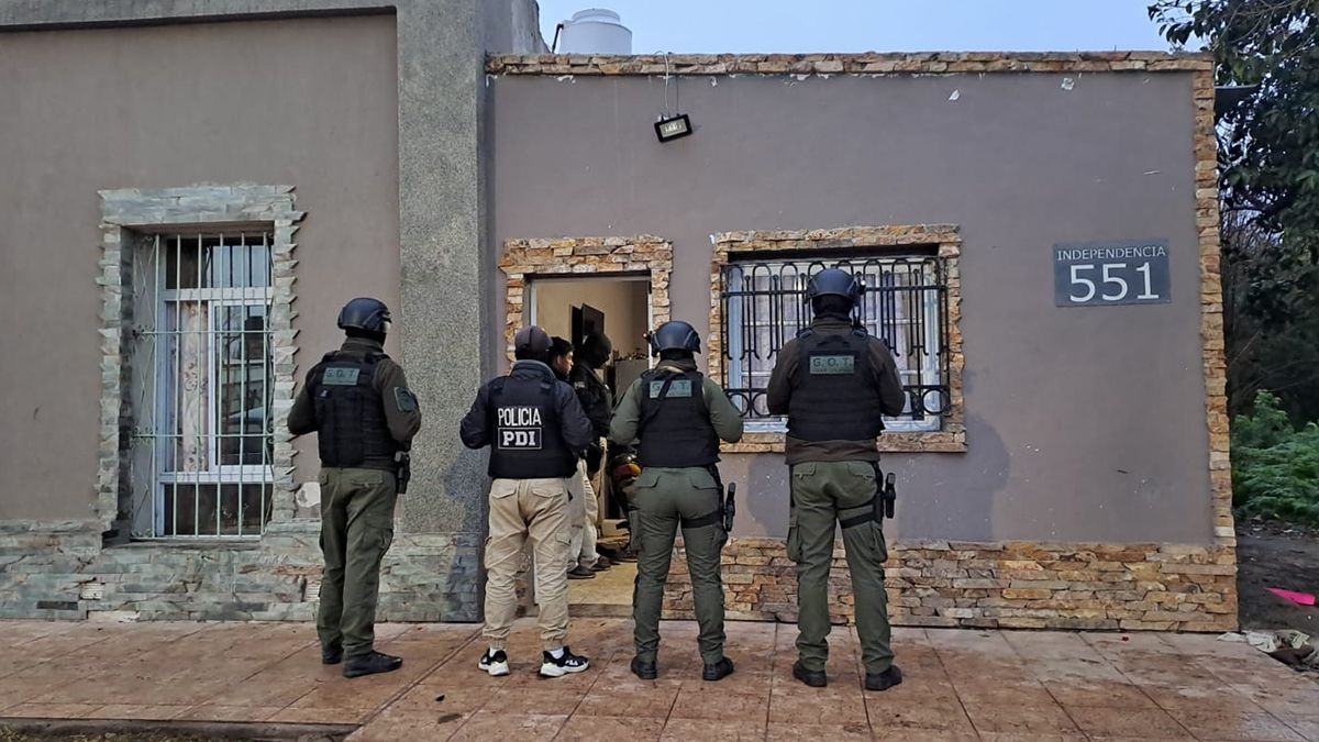 La irrupción en los domicilios fue con grupos tácticos. 
