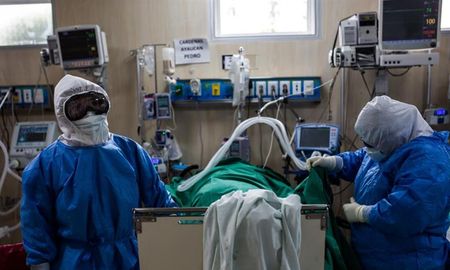 El hallazgo de la nueva cepa coincidió con una disminución de los contagios y, sobre todo, de las muertes por coronavirus, cuyo promedio diario es esta semana el más bajo desde comienzos de abril, según las autoridades. El hallazgo de la nueva cepa coincidió con una disminución de los contagios y, sobre todo, de las muertes por coronavirus, cuyo promedio diario es esta semana el más bajo desde comienzos de abril, según las autoridades.