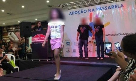 Bronca e indignación por un desfile de chicos en adopción en un shopping