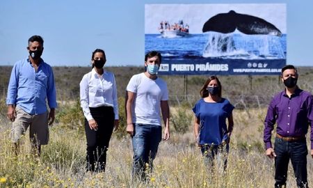 Gandón y los funcionarios de la provincia inauguraron un cartel sobre la Ruta 3 que está a 80 kilómetros de la ciudad. Gandón y los funcionarios de la provincia inauguraron un cartel sobre la Ruta 3 que está a 80 kilómetros de la ciudad.