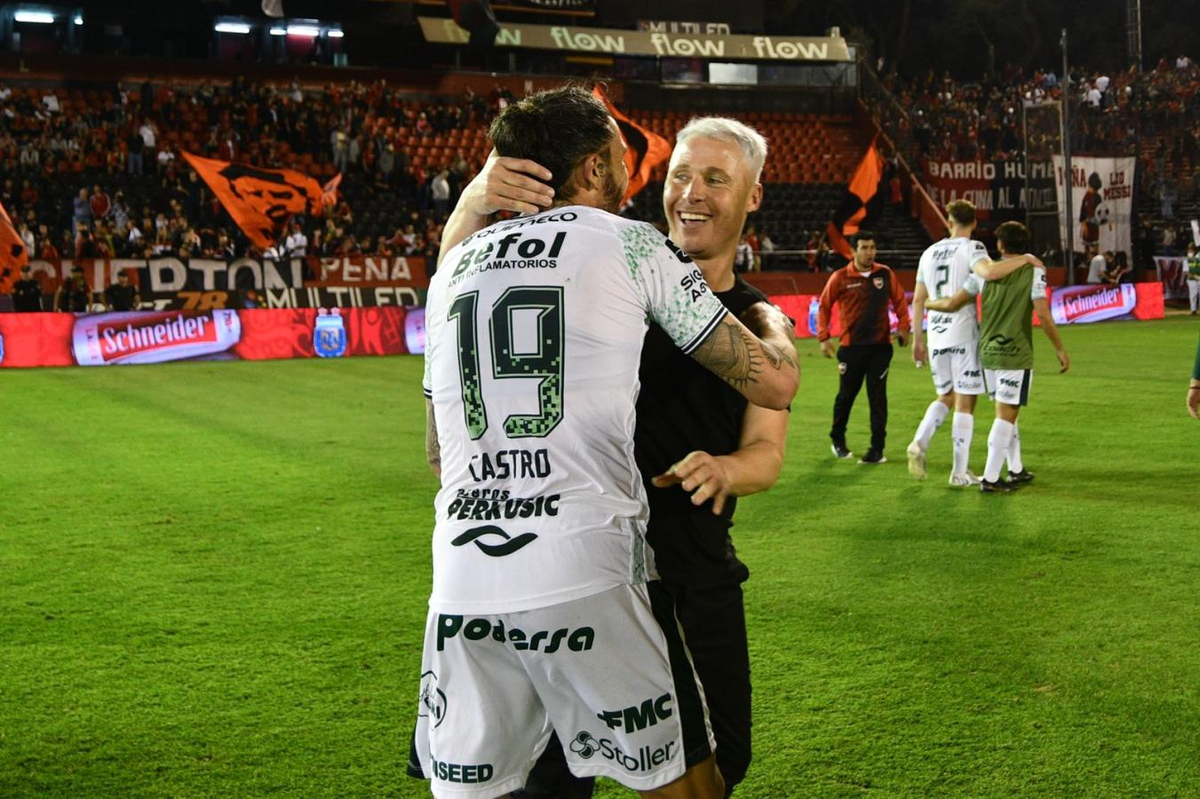 Israel Damonte, en su etapa como DT de Sarmiento de Junín. Israel Damonte, en su etapa como DT de Sarmiento de Junín.