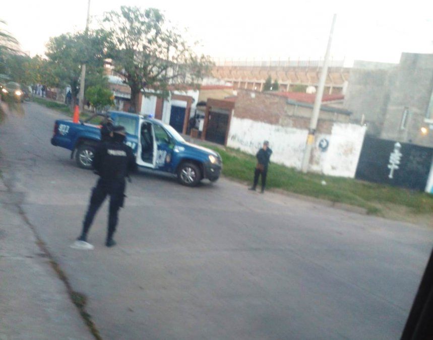 La visita de Quique Leiva causó sorpresa en inmediaciones de la cancha de Colón.