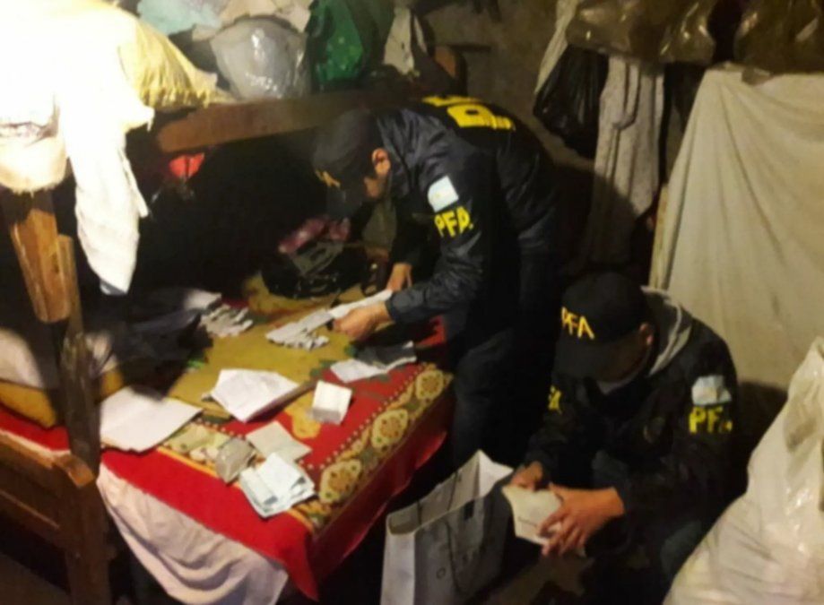 Las personas dormían en el suelo y no tenían posibilidad de aseo.