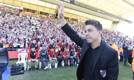 Marcelo Gallardo dirigió hoy su último partido en River Plate con la goleada por 4-0 ante Betis, de España, en el estadio Malvinas Argentinas, de Mendoza, que lo proclamó ganador del triangular internacional amistoso que incluye a Colo Colo, de Chile. Marcelo Gallardo dirigió hoy su último partido en River Plate con la goleada por 4-0 ante Betis, de España, en el estadio Malvinas Argentinas, de Mendoza, que lo proclamó ganador del triangular internacional amistoso que incluye a Colo Colo, de Chile.