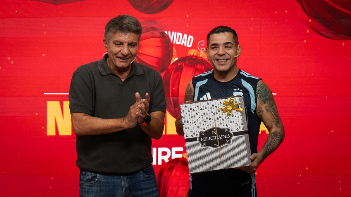 Luis Mino junto a Coty Hernández, que tuvo un gesto que no tardó en despertar emociones entre los oyentes de AIRE. Luis Mino junto a Coty Hernández, que tuvo un gesto que no tardó en despertar emociones entre los oyentes de AIRE.