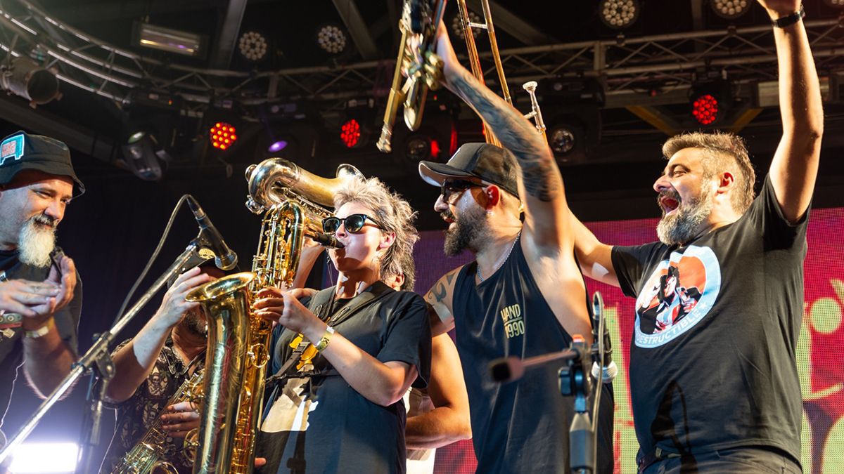 En 2015, fueron premiados por la Fundación Konex, con el Diploma al Mérito como una de las cinco mejores bandas de la disciplina Instrumental/Fusión de la última década en Argentina. En 2015, fueron premiados por la Fundación Konex, con el Diploma al Mérito como una de las cinco mejores bandas de la disciplina Instrumental/Fusión de la última década en Argentina.