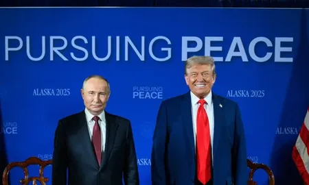 El presidente de Estados Unidos, Donald Trump, reveló este domingo que mantuvo una conversación telefónica muy productiva con su par de Rusia, Vladimir Putin. El presidente de Estados Unidos, Donald Trump, reveló este domingo que mantuvo una conversación telefónica muy productiva con su par de Rusia, Vladimir Putin.